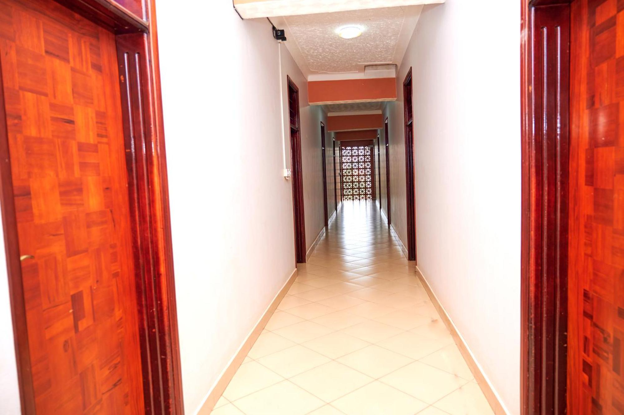 Twin Towers Hotel Кампала Экстерьер фото