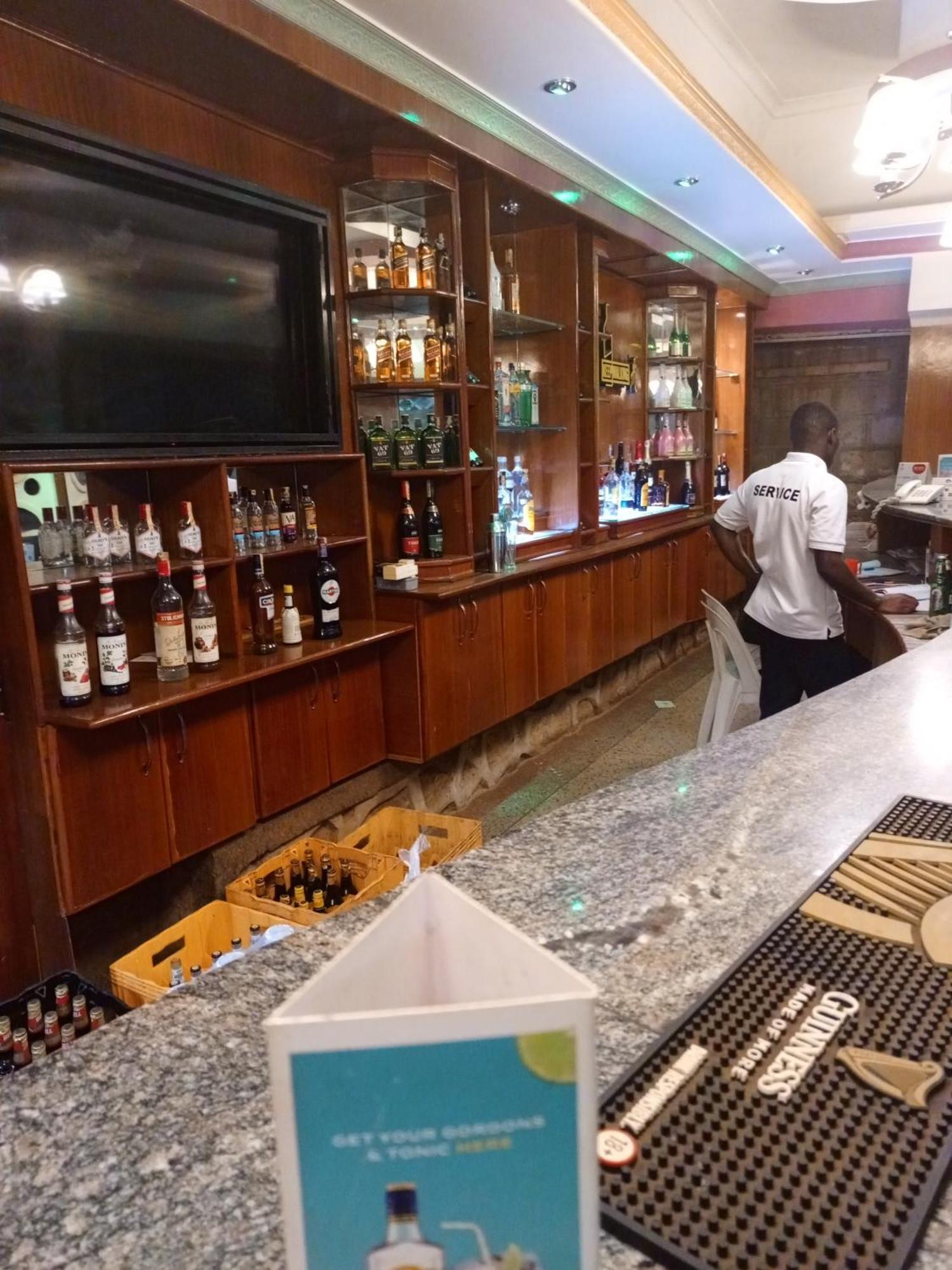 Twin Towers Hotel Кампала Экстерьер фото